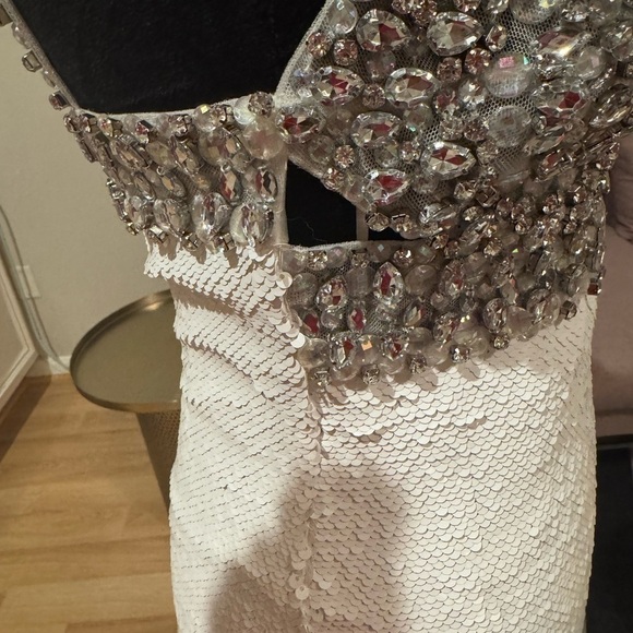 PATBO Hand Beaded Sequin Mini Dress White Size 4 EUC - Picture 6 of 11
